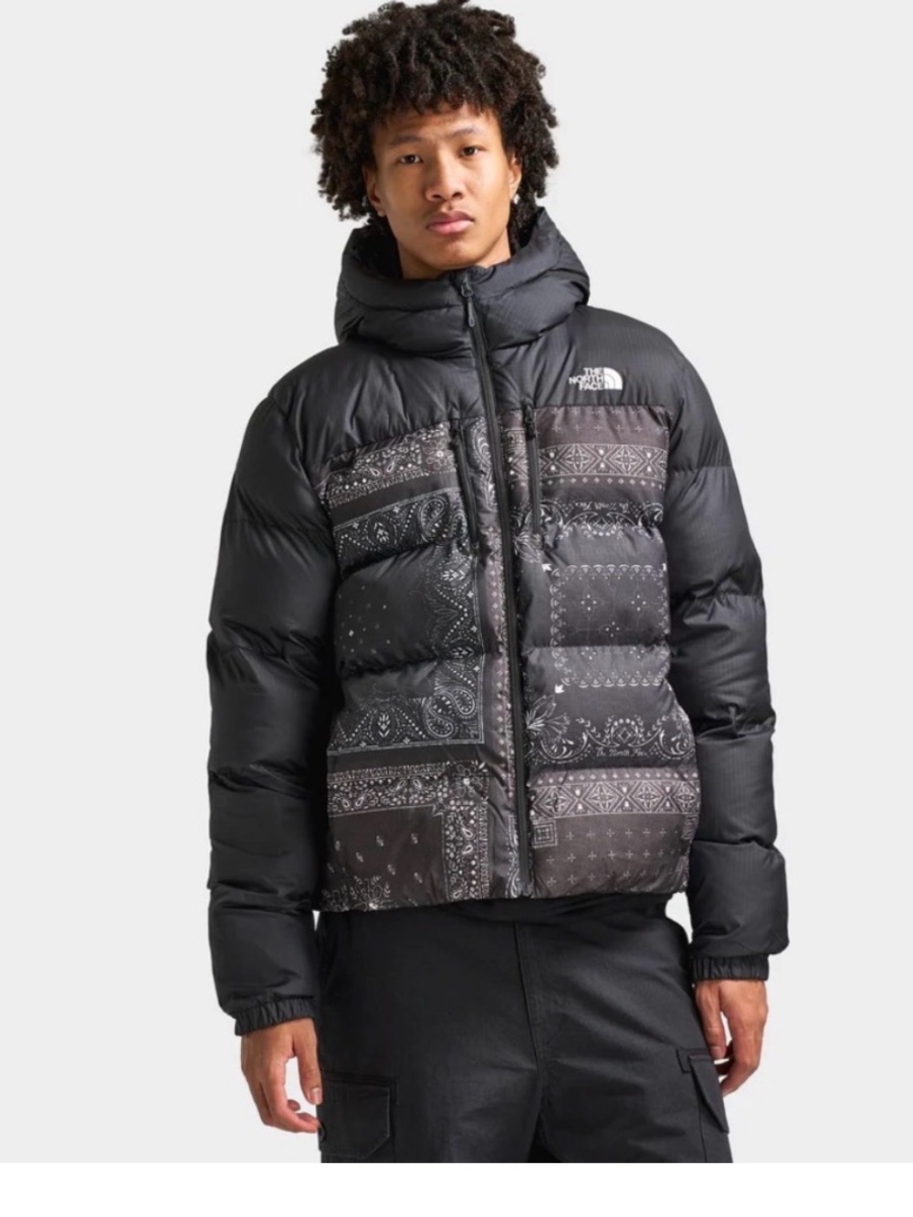 🖤 The North Face Kanaga Jacket
TNF Black / Bandana Print
NWT🖤size men’s Large